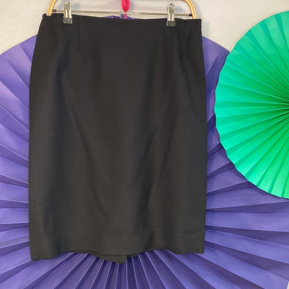 Raffinati Skirt Suit, 12 - Picture 5 of 6